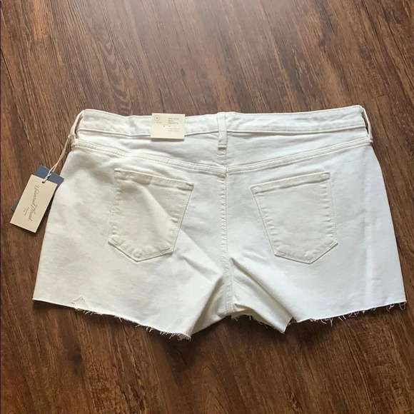 Universal Thread High Rise Raw Hem Midi Shorts Sour Creme - Picture 3 of 11